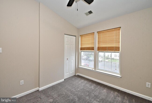 Building Photo - 3435 Westview Dr