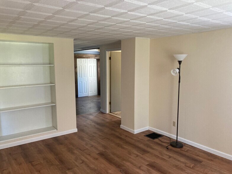 Building Photo - 221 S James St