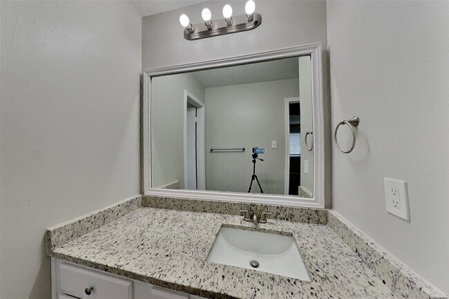 Building Photo - Kings Creek Trail, Missouri City, TX 77459 - 4 BR 2.5 BA single-family home