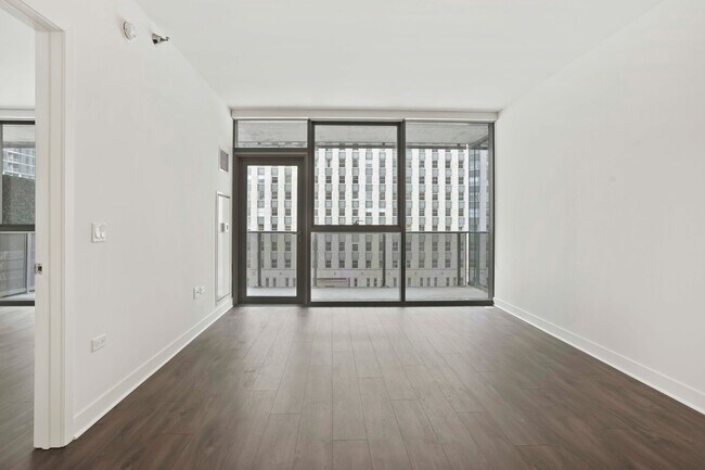 Building Photo - 221 W Hubbard St