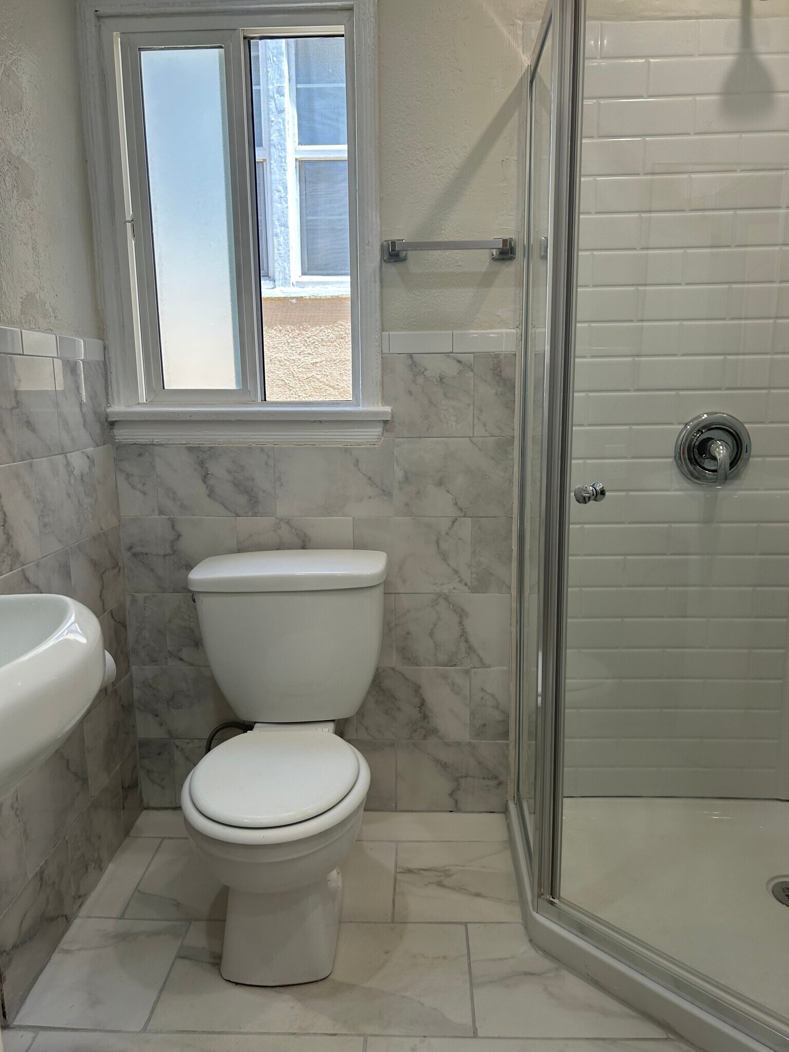 Building Photo - 245 W Elm Ave