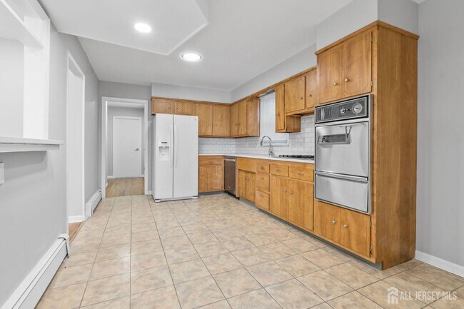 Building Photo - 382 Cator Ave