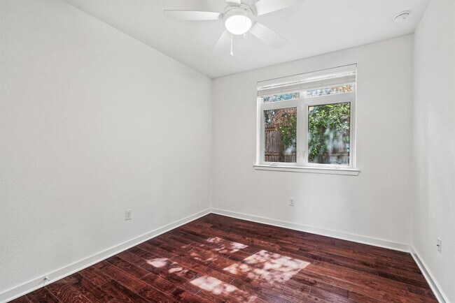 Building Photo - 6700 Menchaca Rd