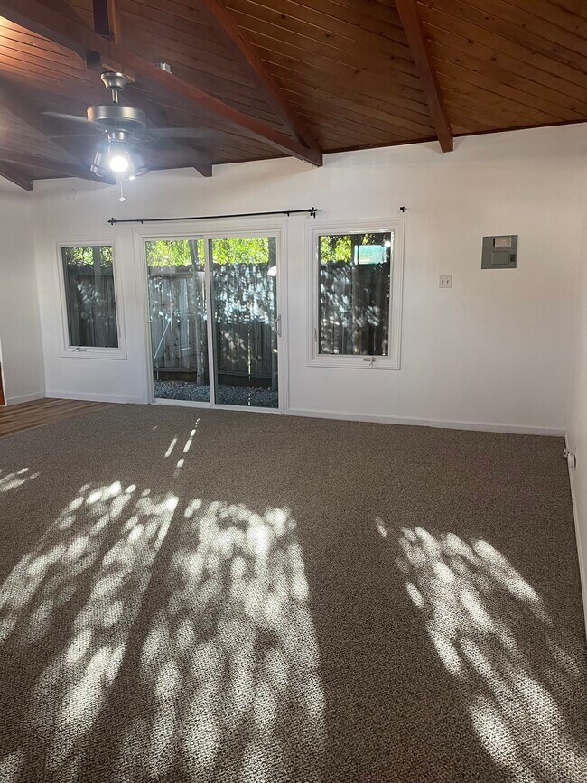 living room - 1514 Madrid Ave