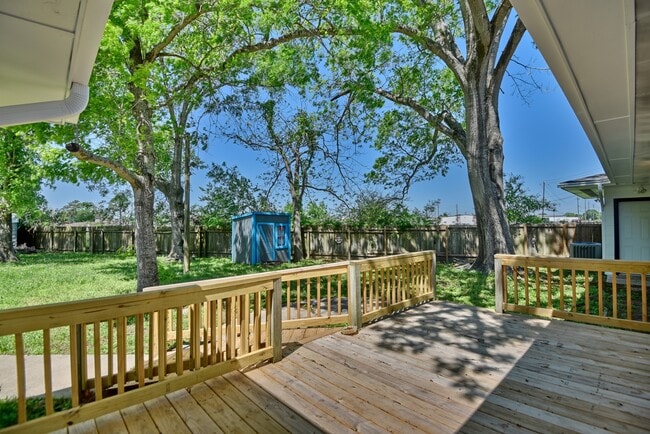 Building Photo - 415 Silliman St