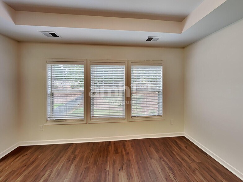 Building Photo - 308 Downing Creek Trl