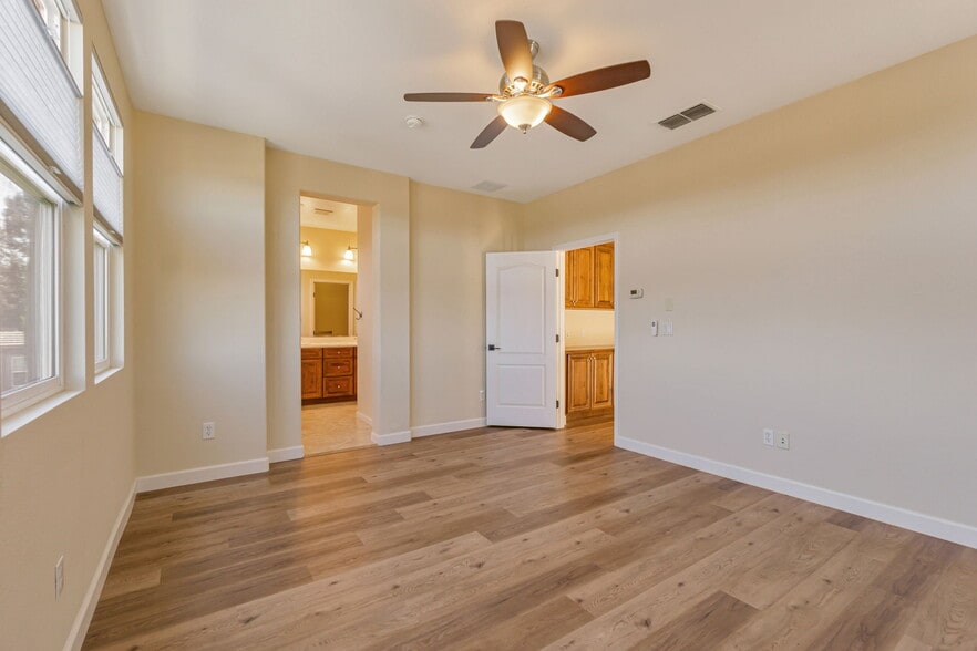 Building Photo - 2678 Deerwood Dr