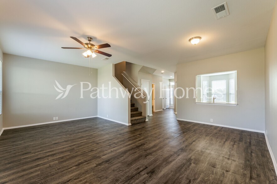 Building Photo - 800 Chickesaw Ln