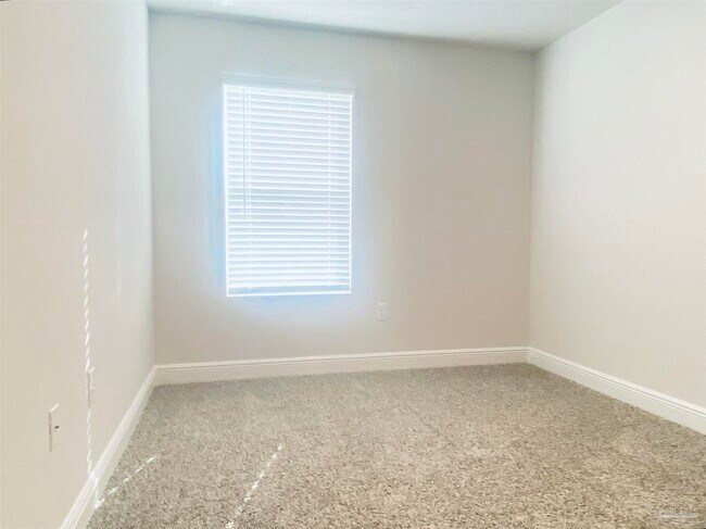Building Photo - 710 Giese Ln