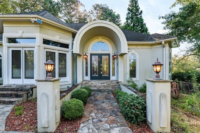 Building Photo - 6920 Oakbrook Way