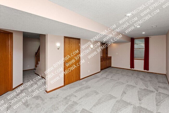 Building Photo - 8912 Highland Oaks Dr
