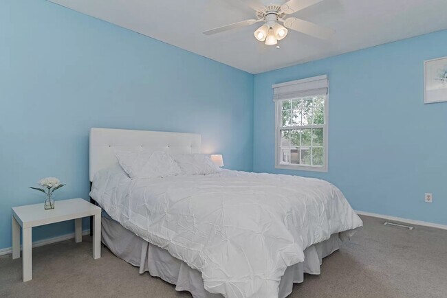 Building Photo - 244 Parktrail Rd