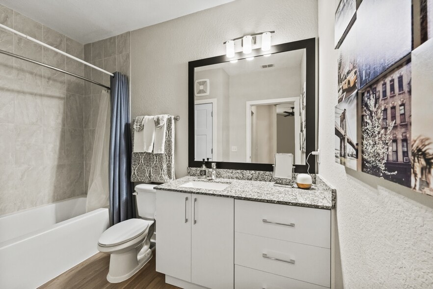 Building Photo - Ancora