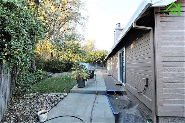 Building Photo - 1708 Gold Hills Dr