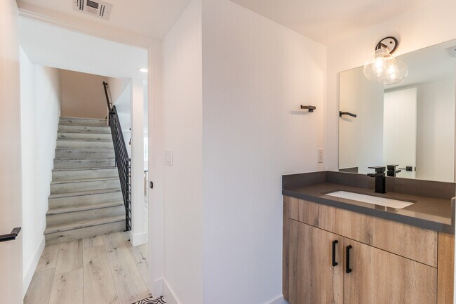 Building Photo - 4299 Tujunga Ave