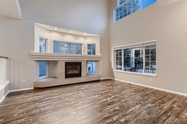 Building Photo - Newly Remodeled Home in the Broadlands!  4...