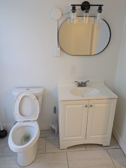 Building Photo - 148 Bartlett St