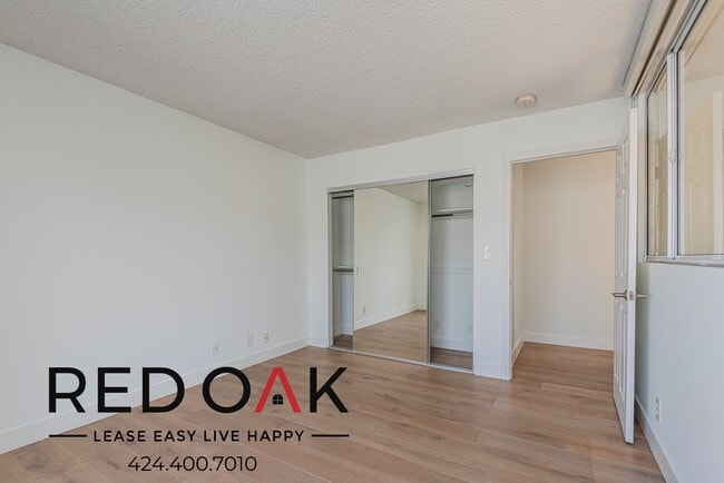 Building Photo - 884 Palm Ave