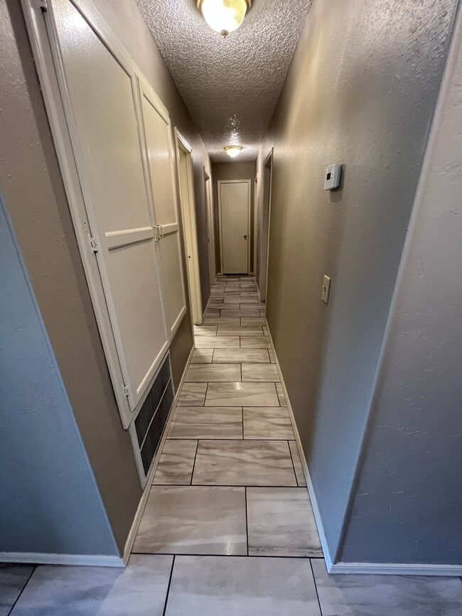 Building Photo - 3 Bed 2 Bath House with 2 Car Garage, Total Electric W/Yard Care Included