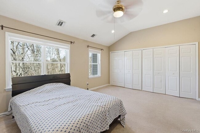 Building Photo - 305 Glenwood Dr