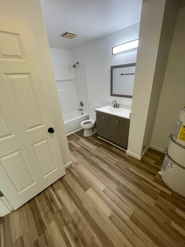 Full bath - 1922 87th Avenue Ct W