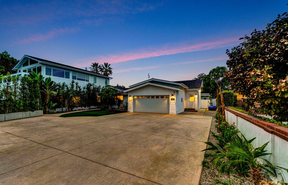 Building Photo - 5817 Ranchito Ave