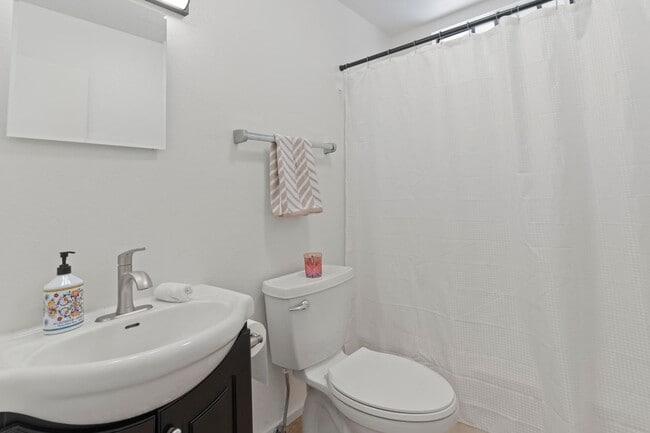 Building Photo - Cozy Cottage in Kihei