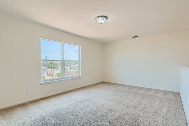 Building Photo - HUGE 5 BEDROOM HOME FOR RENT IN LUCKEY RAN...