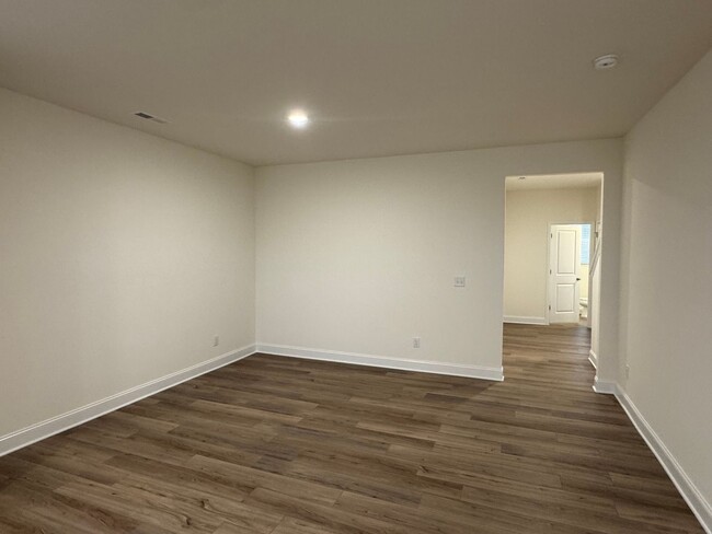 Building Photo - 3 Bedroom | 2.5 Bathroom Raleigh Townhome