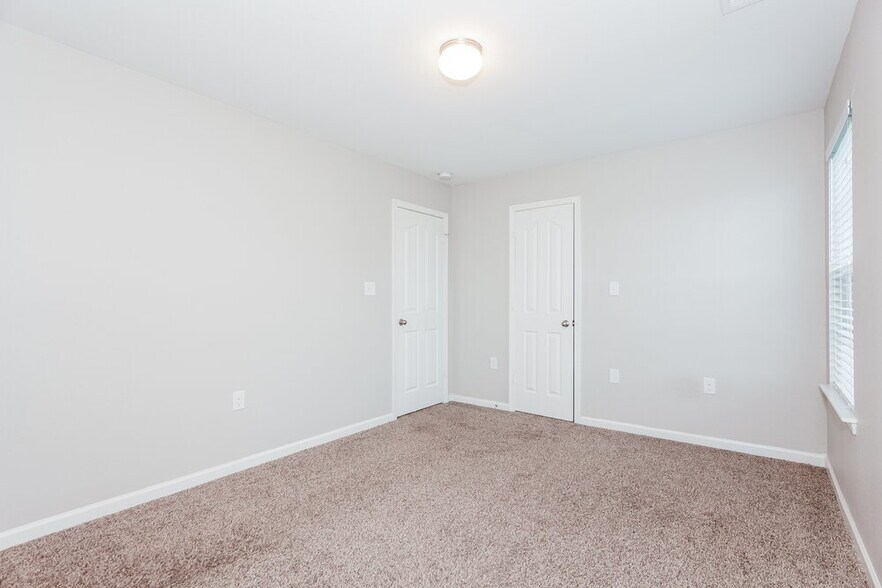 Building Photo - 4905 Broad Leaf Ct