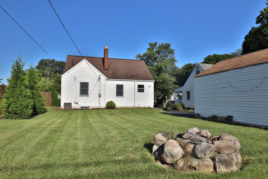 Building Photo - 5586 Emerson Ave