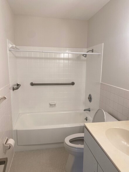 bathroom - 700 Melrose Ave