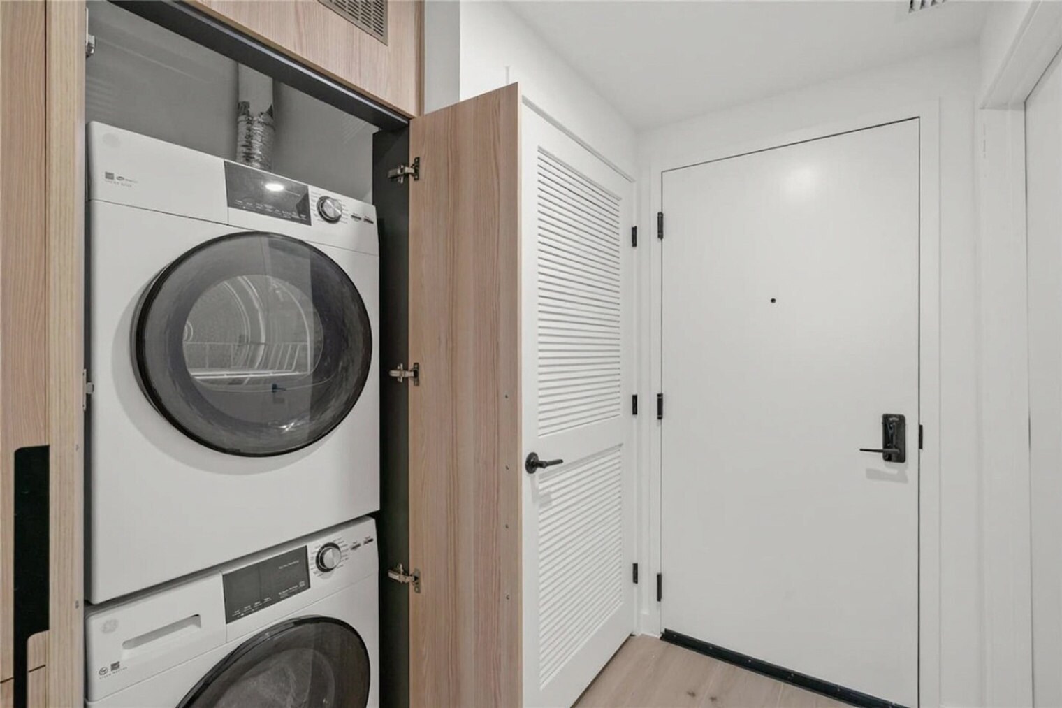 Building Photo - 225 N Miami Ave