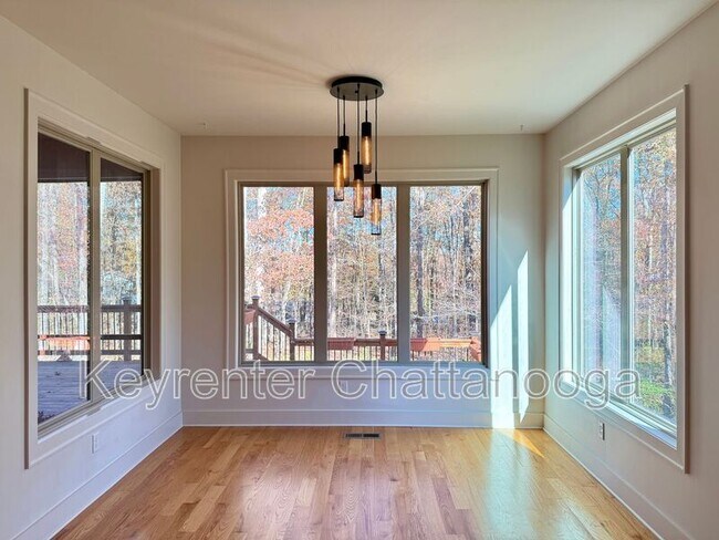 Building Photo - 8925 Pine Ridge Rd