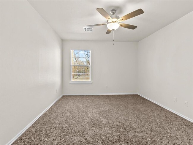 Building Photo - 12517 NE 36th St