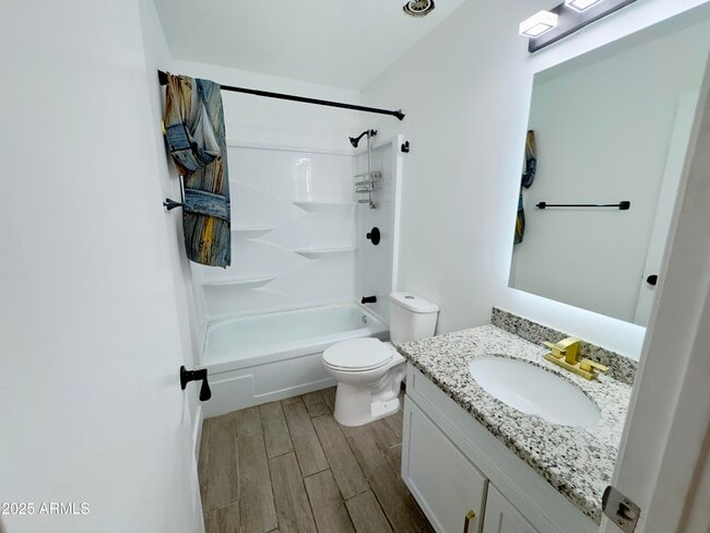 Building Photo - 1021 W Mission Ln