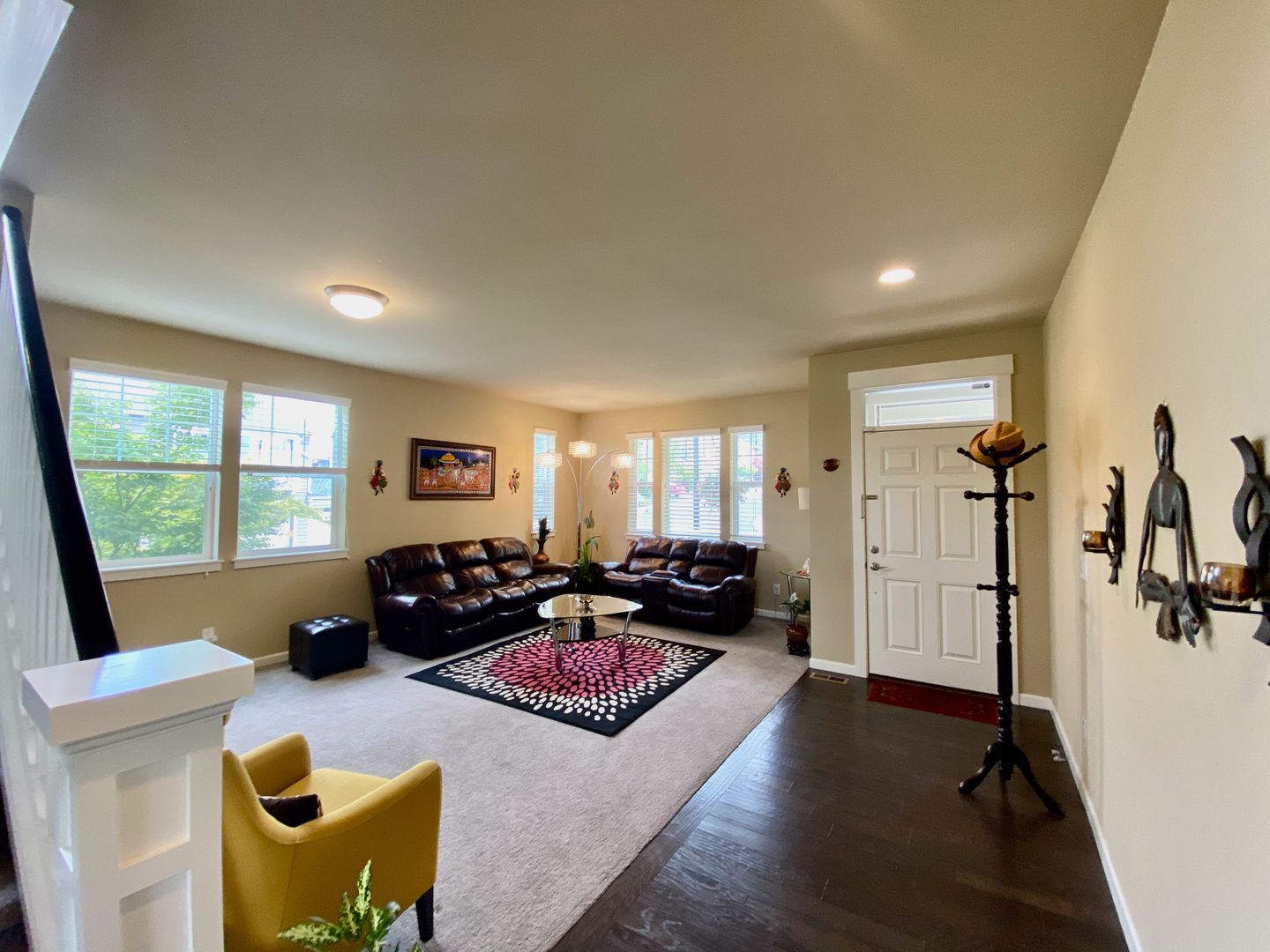 Building Photo - Welcome to the Claremont community in the Renton Highlands!