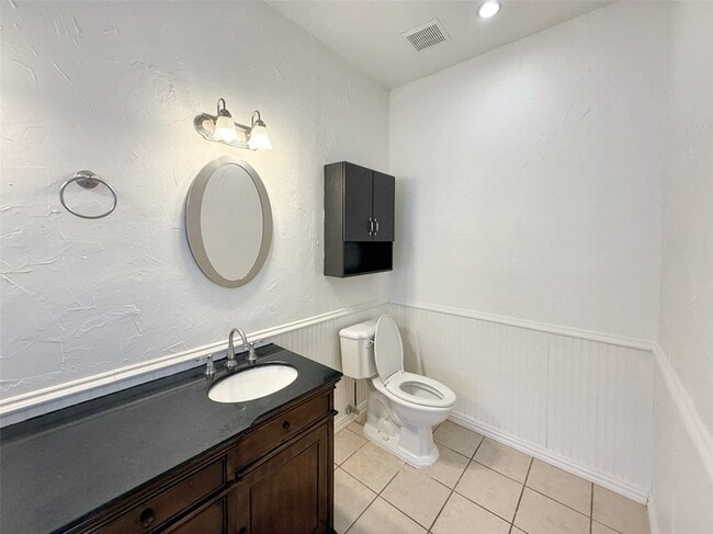 Building Photo - 6717 Smallwood Dr