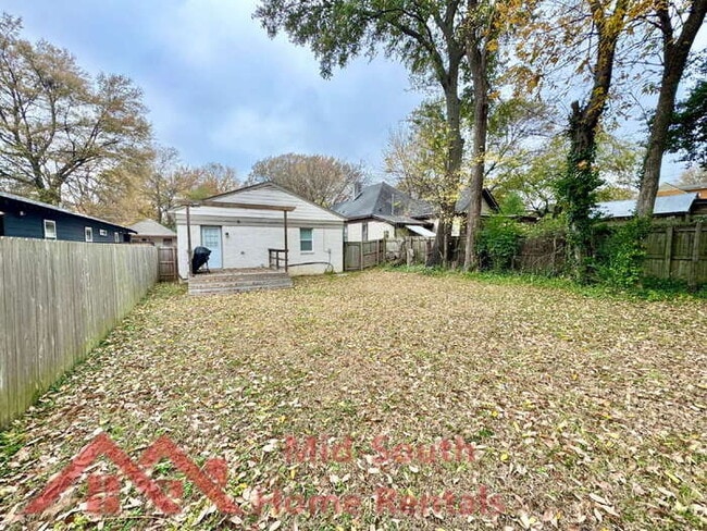 Building Photo - 1046 Tanglewood St