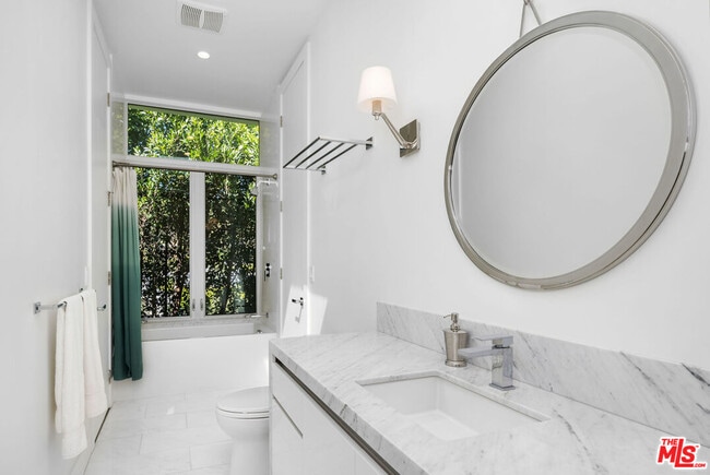 Building Photo - 9260 Cordell Dr