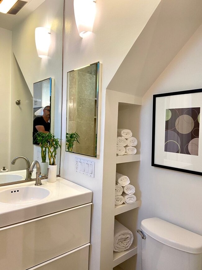 Building Photo - 1412 Hayes St