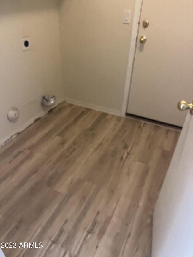 Building Photo - 1744 E Robin Ln