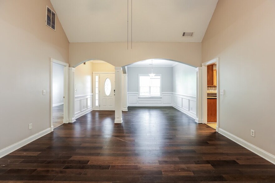 Building Photo - 116 Arborwood Way