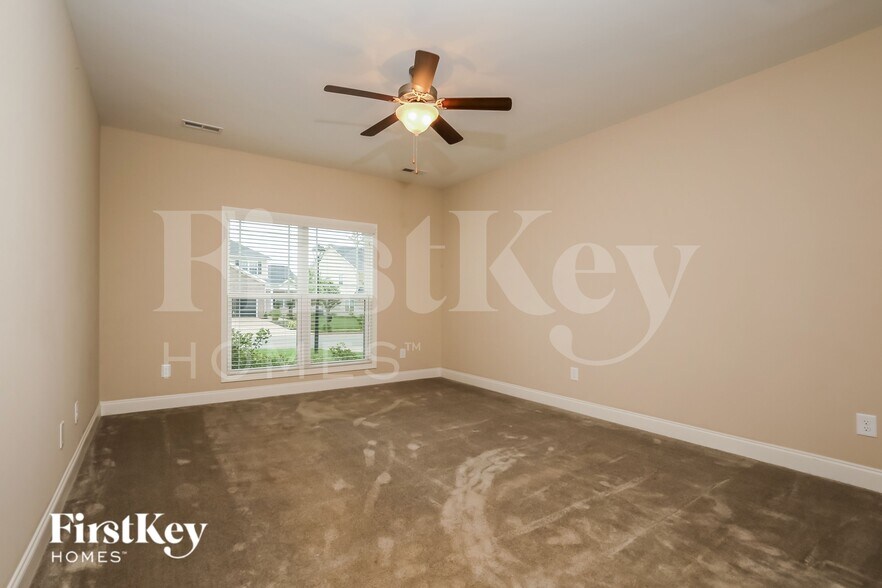 Building Photo - 732 Breeders Cup Dr