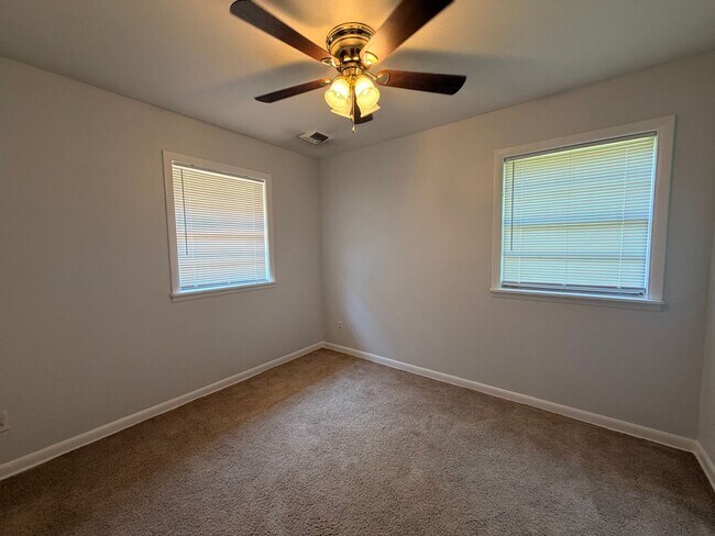 Building Photo - 1310 Bradley Ln