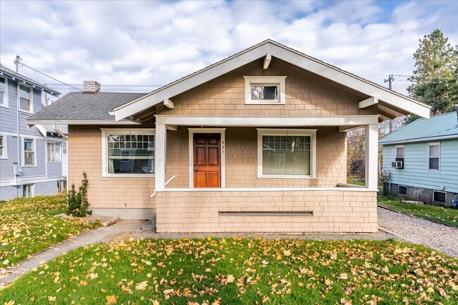 Primary Photo - South Hill Charmer 3 bed, 1 bath available...