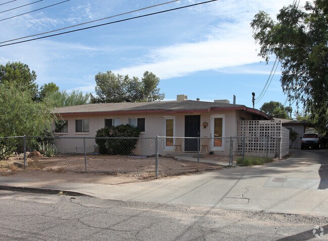 Primary Photo - 2702-2708 E Copper St