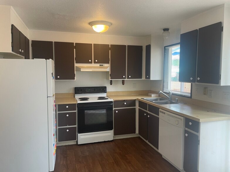 kitchen - 227 Dorn Ave