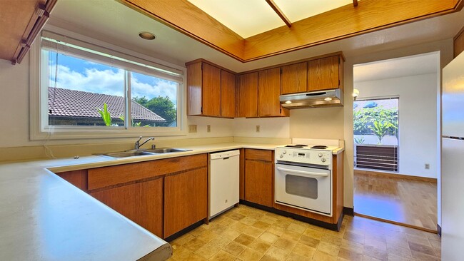 Building Photo - Salt Lake community, single-level 3 bedroo...