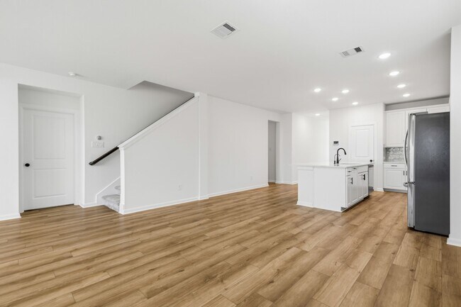 Building Photo - 17043 Luminous Ln